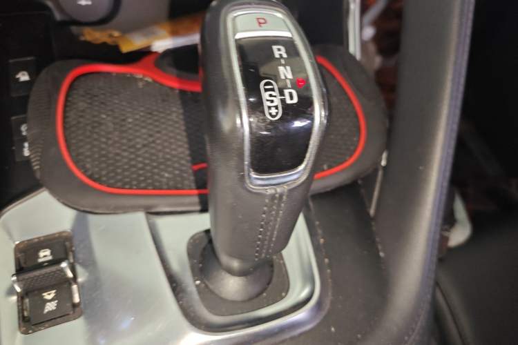 Used Jaguar E-PACE 2018 P250 S China VI Gear Lever