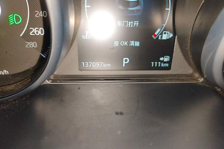Used Jaguar E-PACE 2018 P200 China V Standard Odometer Close Up