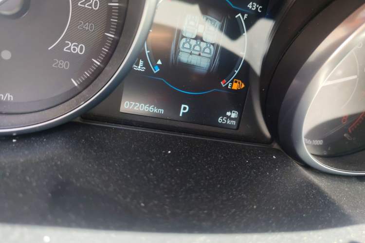 Used Jaguar E-PACE 2018 P200 S China VI Odometer Close Up