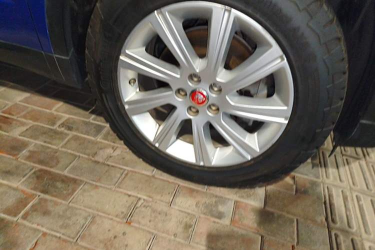 Used Jaguar E-PACE 2018 P200 China V Standard Right Front Wheel Hub
