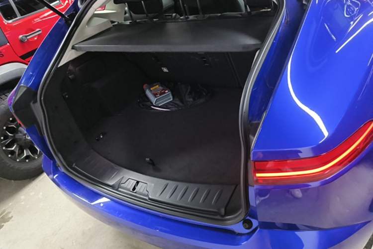 Used Jaguar E-PACE 2018 P250 S China VI Trunk