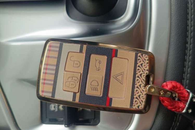 Used Jaguar E-PACE 2018 P250 SE China VI Vehicle Key