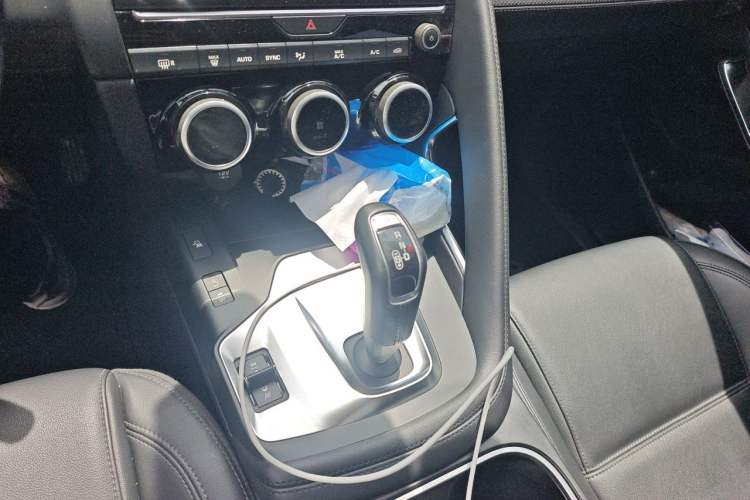 Used Jaguar E-PACE 2018 P200 S China V-standard Gear Lever