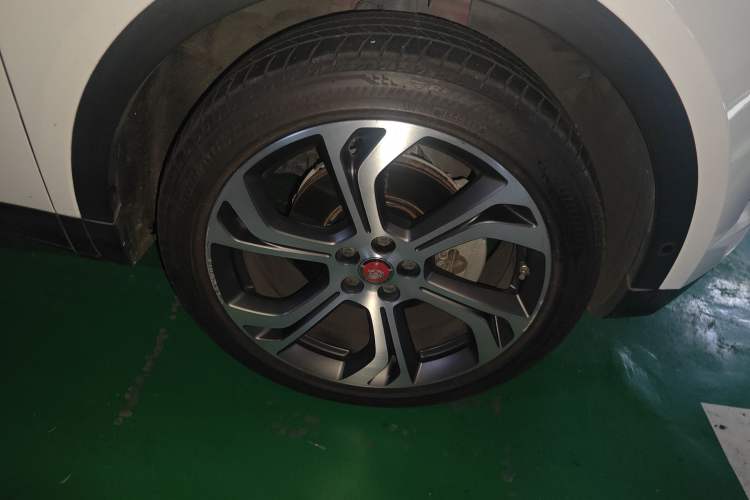 Used Jaguar E-PACE 2018 P200 First Edition Limited Edition China V Standard Right Front Wheel Hub