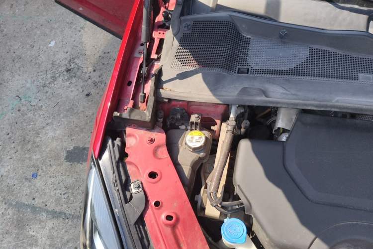 Used Jaguar E-PACE 2018 P200 S China VI Engine Bay Right
