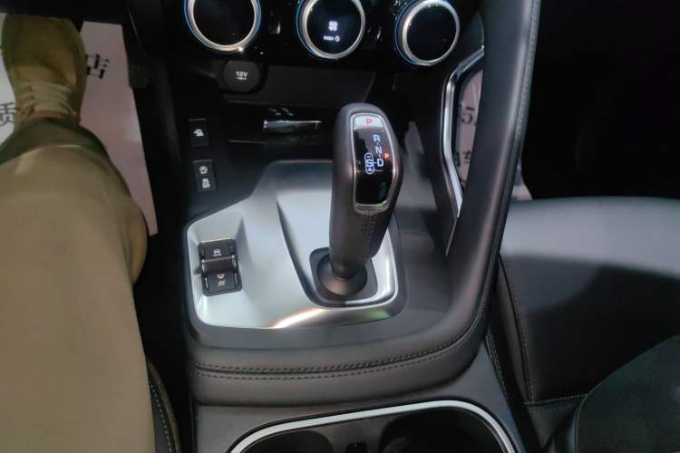 Used Jaguar E-PACE 2018 P200 S China VI Gear Lever