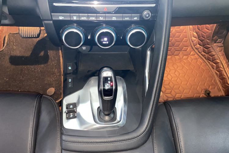 Used Jaguar E-PACE 2018 P200 China VI Gear Lever