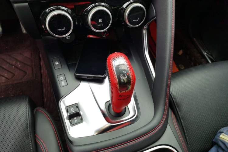 Used Jaguar E-PACE 2018 P200 First Edition Limited Edition China V Standard Gear Lever
