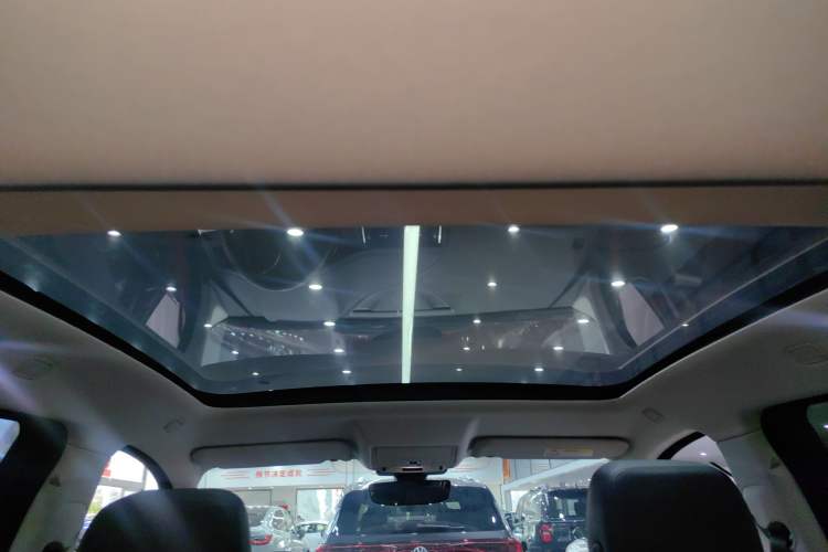 Used Jaguar E-PACE 2018 P200 S China VI Headliner