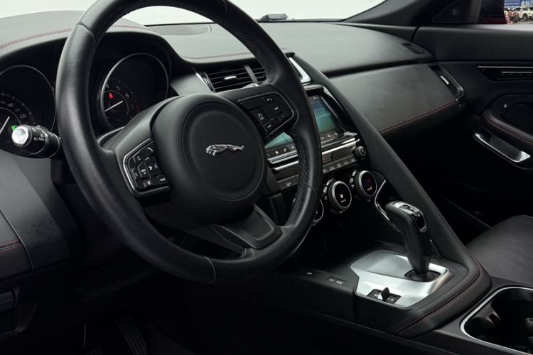 Used Jaguar E-PACE 2018 P200 First Edition Limited Edition China VI Interior 7