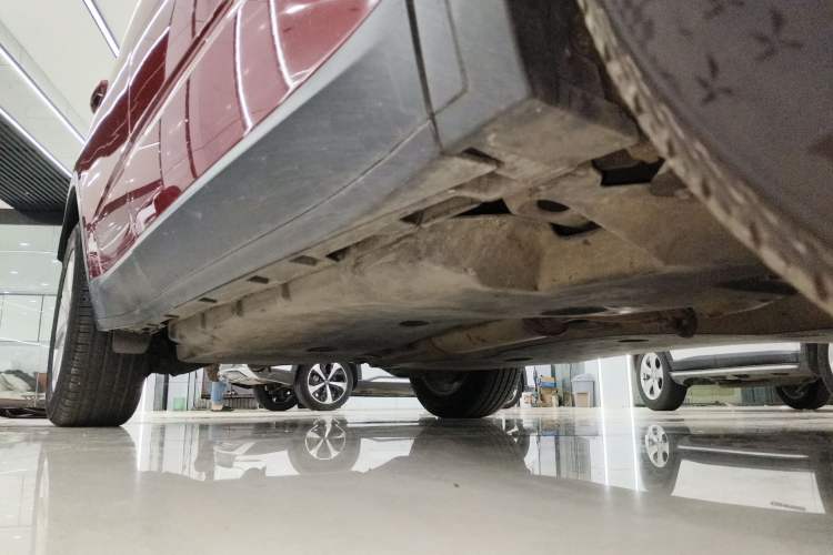 Used Jaguar E-PACE 2018 P200 China VI Right Side Sill