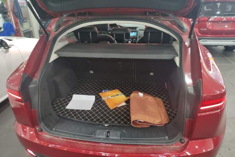 Used Jaguar E-PACE 2018 P200 S China VI Trunk