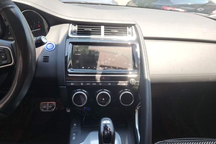 Used Jaguar E-PACE 2018 P200 S China VI Audio And AC Panel