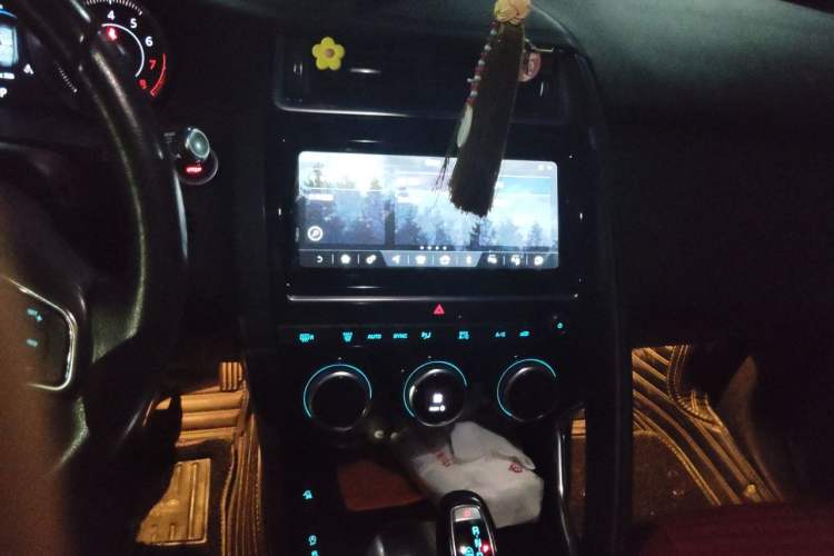 Used Jaguar E-PACE 2018 P200 S China V-standard Audio And AC Panel