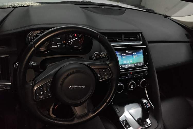 Used Jaguar E-PACE 2018 P250 S China VI Center Console