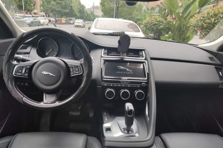 Used Jaguar E-PACE 2018 P200 S China VI Center Console