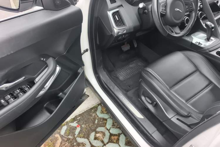 Used Jaguar E-PACE 2018 P200 S China VI Driver Seat