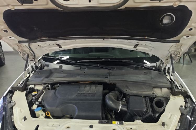 Used Jaguar E-PACE 2018 P250 S China V-standard Engine Bay