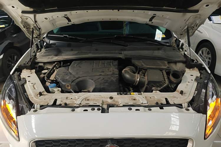 Used Jaguar E-PACE 2018 P200 S China VI Engine Bay