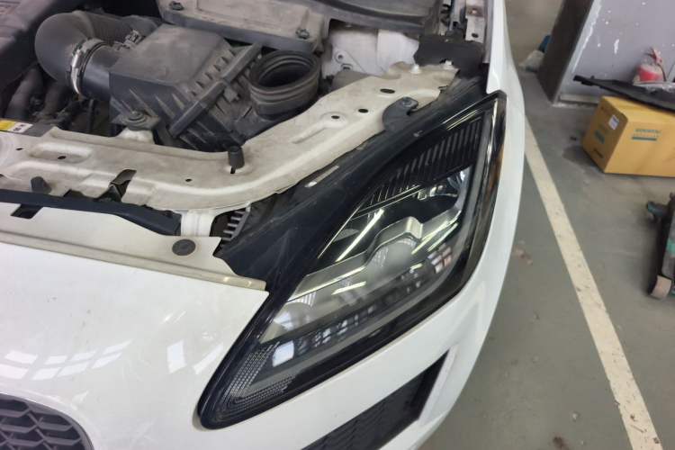 Used Jaguar E-PACE 2018 P250 S China V-standard Engine Bay Left