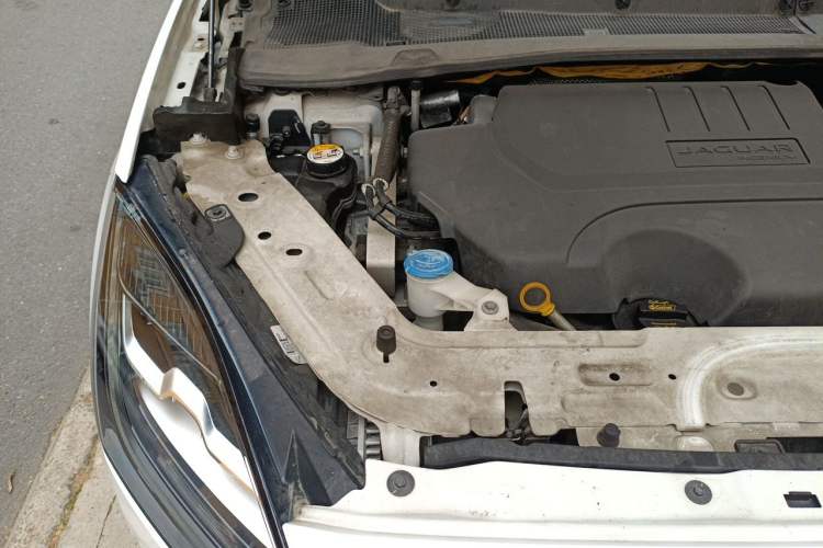Used Jaguar E-PACE 2018 P250 SE China VI Engine Bay Right
