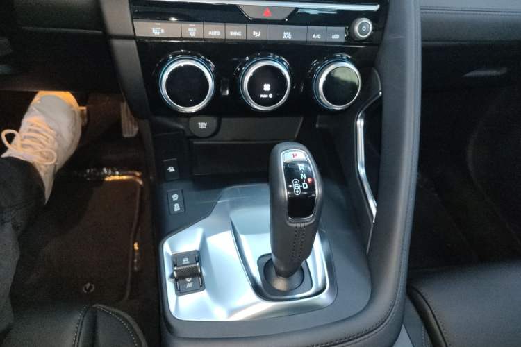 Used Jaguar E-PACE 2018 P200 S China VI Gear Lever