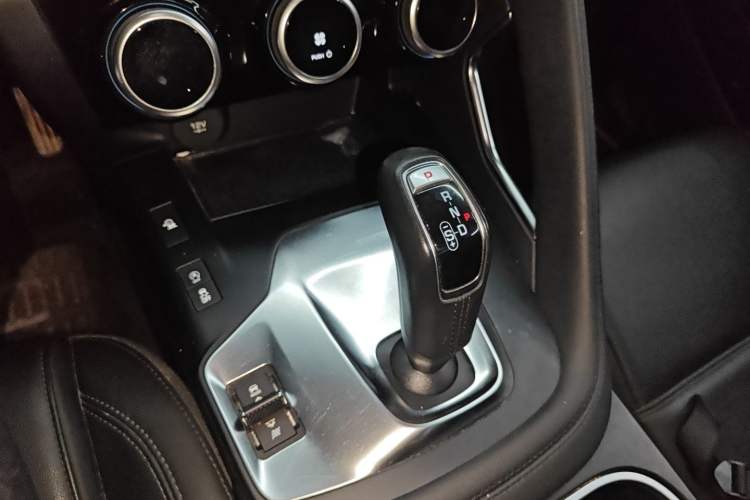 Used Jaguar E-PACE 2018 P250 S China VI Gear Lever