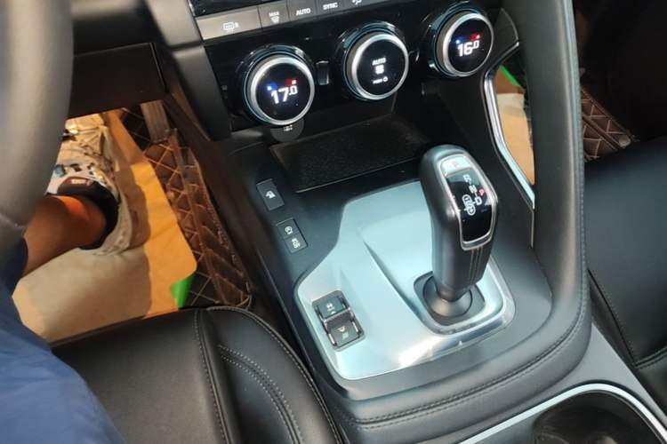 Used Jaguar E-PACE 2018 P250 S China VI Gear Lever