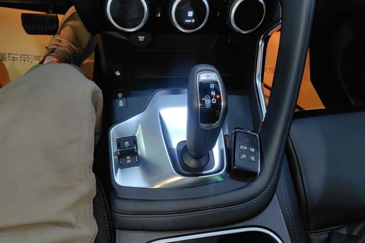 Used Jaguar E-PACE 2018 P250 S China VI Gear Lever
