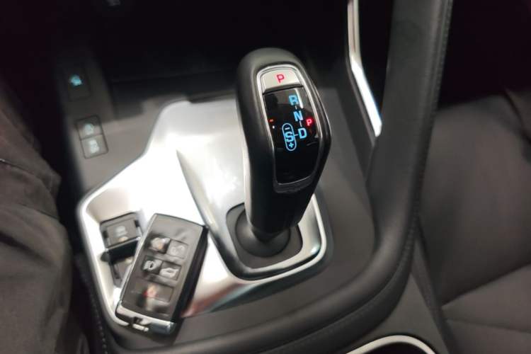 Used Jaguar E-PACE 2018 P250 SE China VI Gear Lever