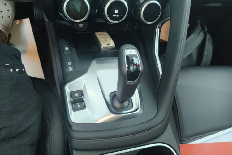 Used Jaguar E-PACE 2018 P200 S China VI Gear Lever