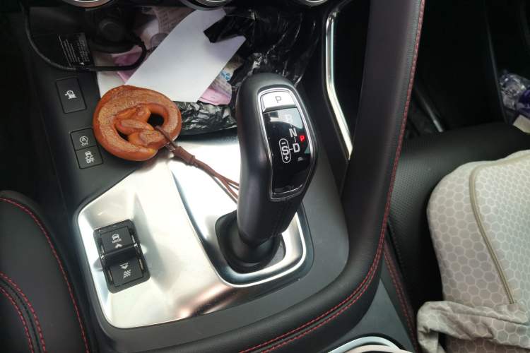 Used Jaguar E-PACE 2018 P200 First Edition Limited Edition China V Standard Gear Lever