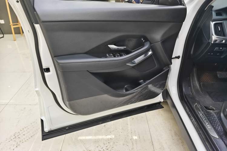 Used Jaguar E-PACE 2018 P200 China VI Interior 10