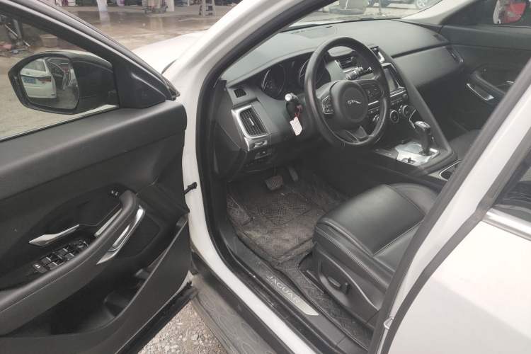 Used Jaguar E-PACE 2018 P200 S China VI Interior 3