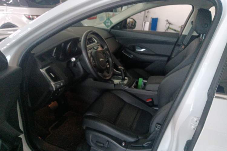 Used Jaguar E-PACE 2018 P200 S China VI Left Front Seat