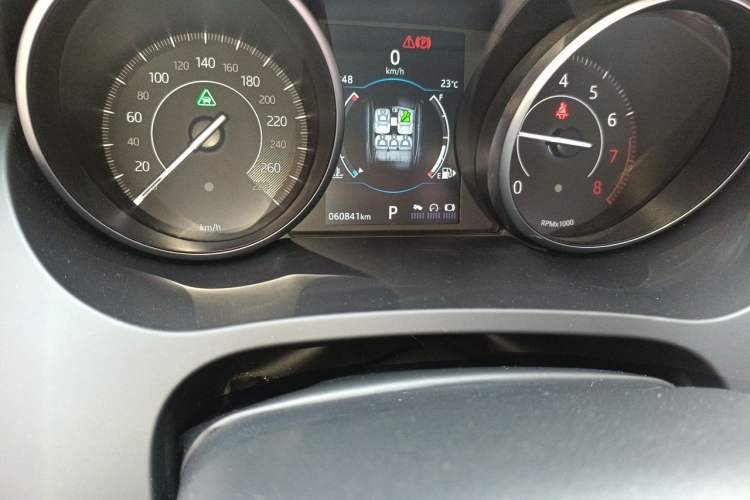 Used Jaguar E-PACE 2018 P250 SE China VI Odometer Close Up