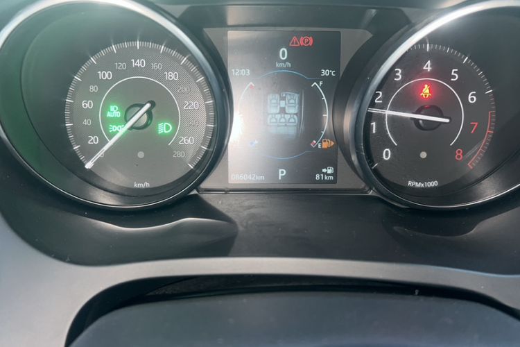 Used Jaguar E-PACE 2018 P250 SE China V-standard Odometer Close Up