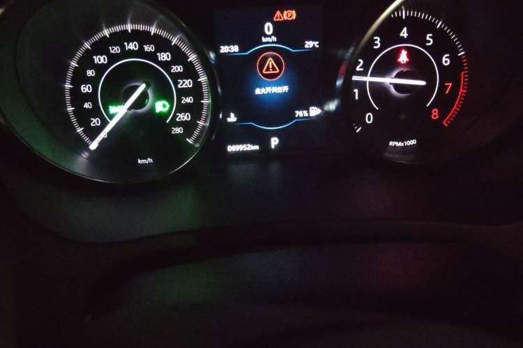 Used Jaguar E-PACE 2018 P200 S China V-standard Odometer Close Up