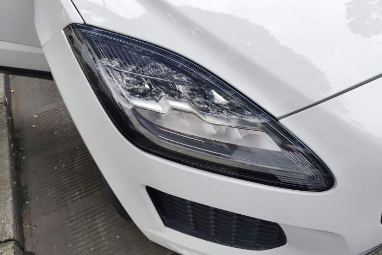 Used Jaguar E-PACE 2018 P200 S China V-standard Right Front Headlight