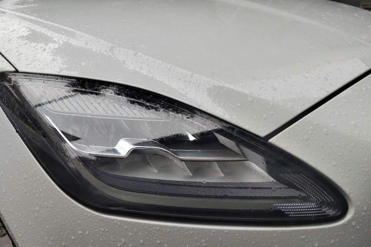 Used Jaguar E-PACE 2018 P200 S China V-standard Right Front Headlight