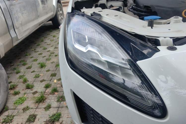 Used Jaguar E-PACE 2018 P250 S China VI Right Front Headlight