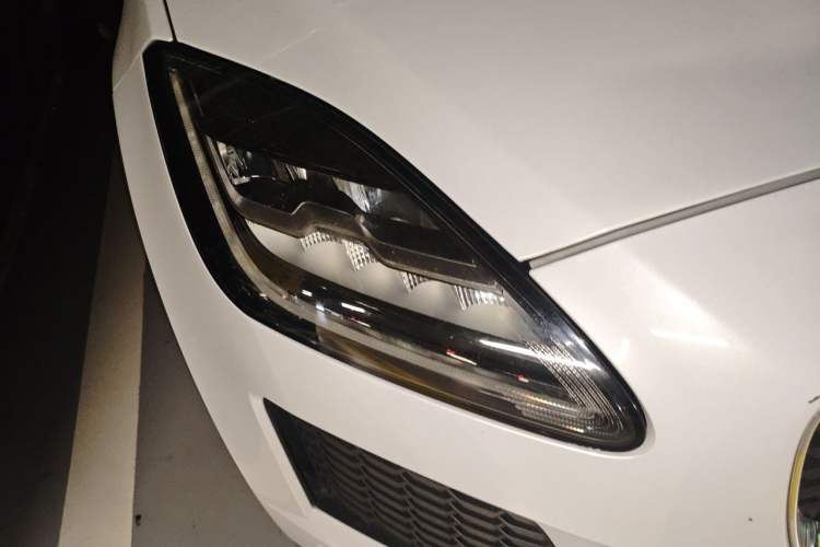 Used Jaguar E-PACE 2018 P200 S China V-standard Right Front Headlight