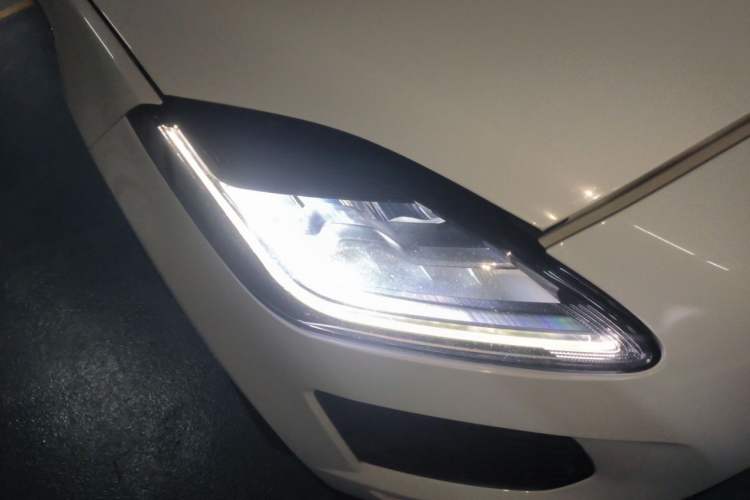 Used Jaguar E-PACE 2018 P200 S China V-standard Right Front Headlight