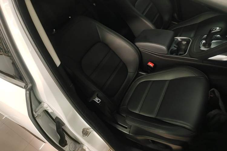 Used Jaguar E-PACE 2018 P200 S China VI Right Front Seat