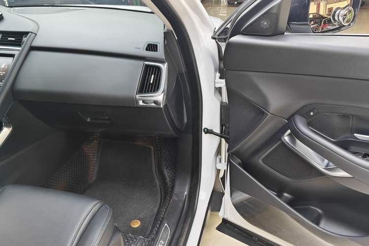 Used Jaguar E-PACE 2018 P200 China VI Right Front Seat