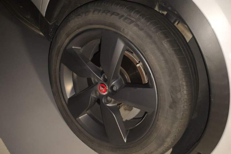 Used Jaguar E-PACE 2018 P200 S China V-standard Right Front Wheel Hub