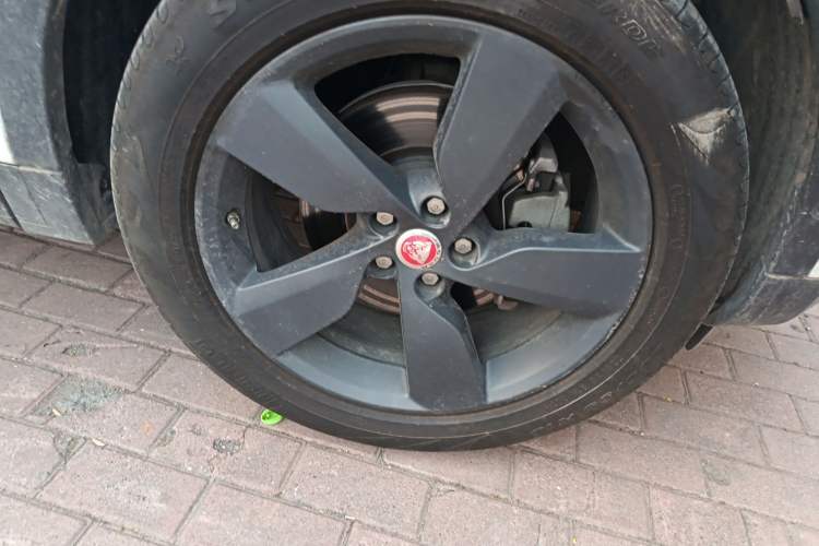 Used Jaguar E-PACE 2018 P200 China V Standard Right Front Wheel Hub