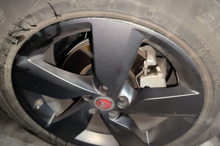 Used Jaguar E-PACE 2018 P200 China V Standard Right Front Wheel Hub