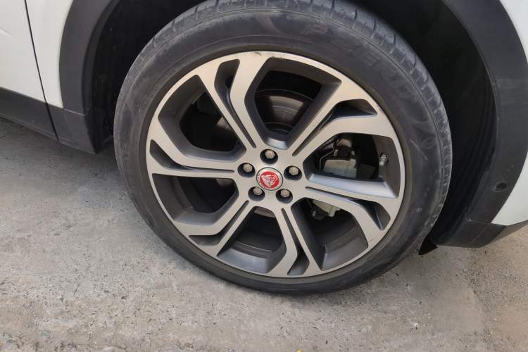 Used Jaguar E-PACE 2018 P200 First Edition Limited Edition China V Standard Right Front Wheel Hub