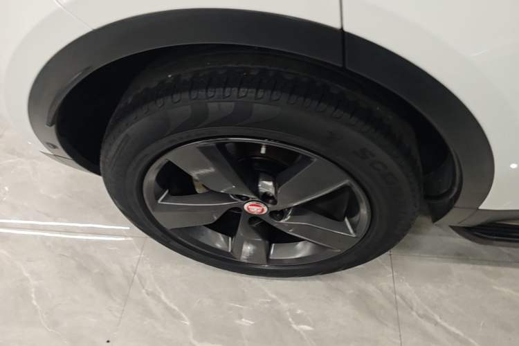 Used Jaguar E-PACE 2018 P250 SE China VI Right Rear Wheel Hub